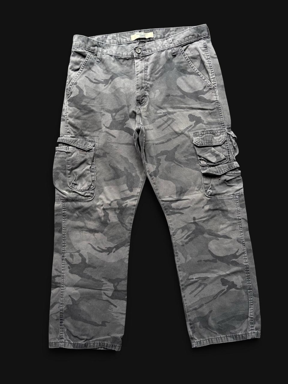 ✨ Wrangler gray
camo cargo pants✨